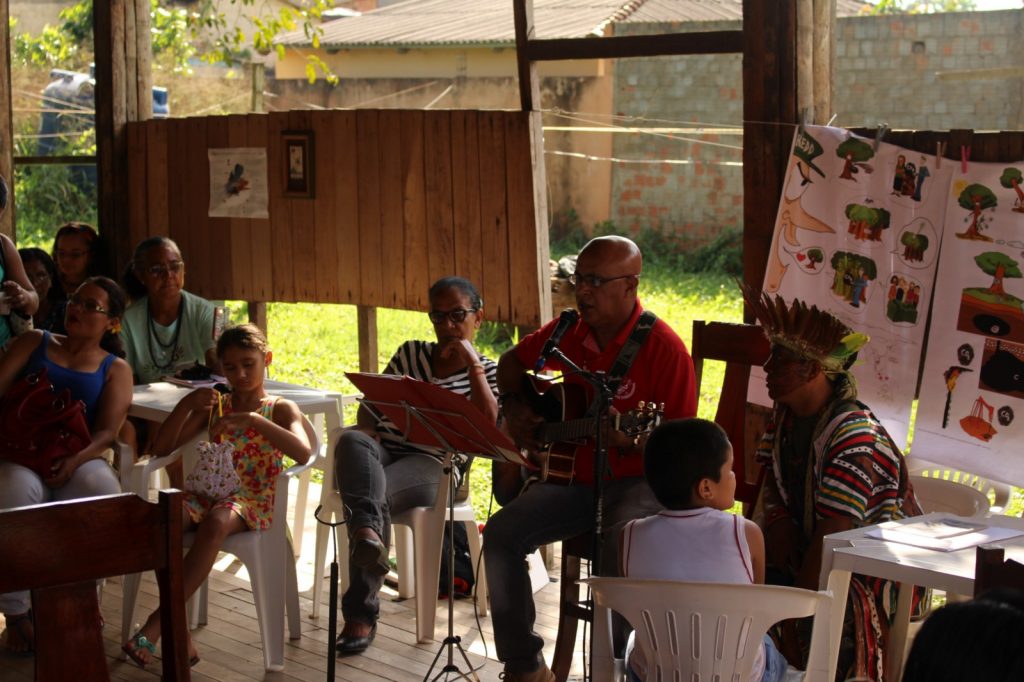  Participants in Acre, Brazil meeting on the effects of environmental/climatic policies on traditional populations.