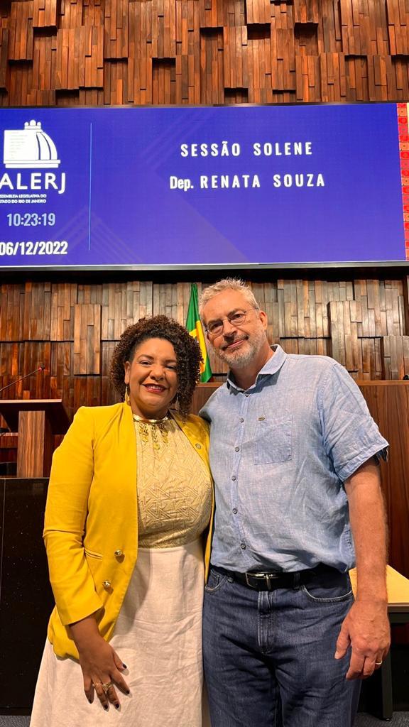 A Deputada Estadual Renata Souza e o diretor da fundação, Andreas Behn, em cerimônia foi realizada na Alerj.