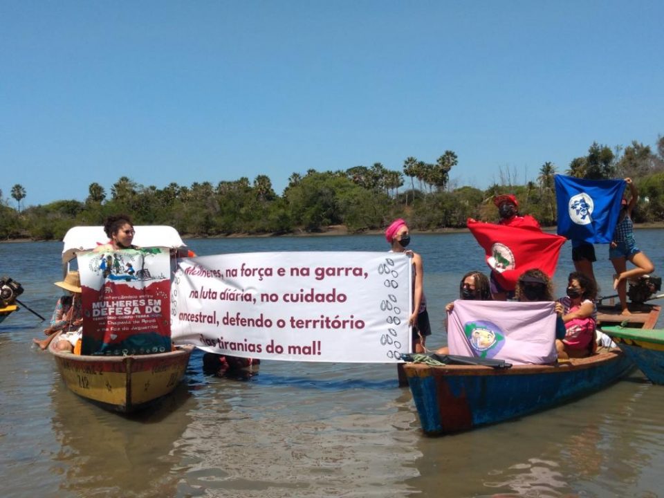 Barqueata de mulheres em defesa do território. Foto: Elisangela Paim