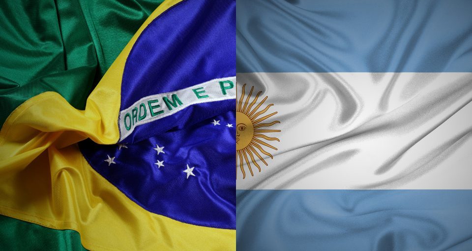 Análise do voto em Milei e Bolsonaro - Bandeiras brasileira e argentina