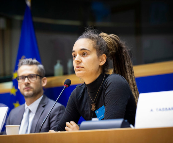 Carola Rackete na Audiência no Parlamento Europeu, 2019, CC BY-SA 2.0, The Left, via Flickr