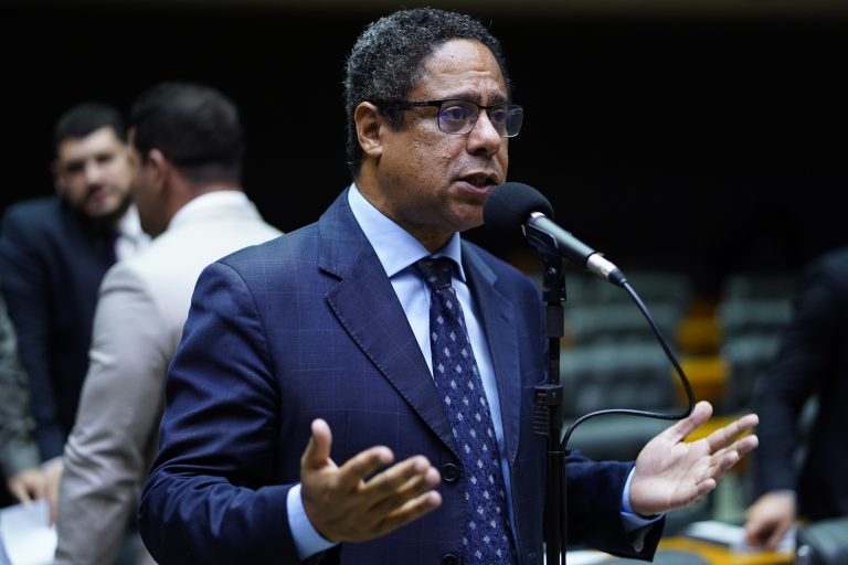 O relator da proposta, deputado Orlando Silva Foto: Pablo Valadares/Câmara dos Deputados