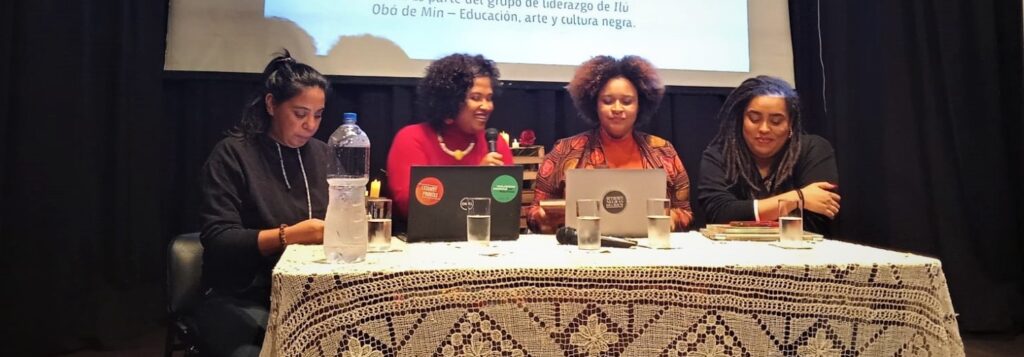 Mabel Candia, Christiane Gomes, Ana Carolina Lourenço e Fabiana Pinto na apresentação em Assunção, Paraguai