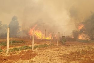 Incêndio Criminoso: Casa de moradora do assentamento Mário Lago do MST no interior de São Paulo arde em chamas! Foto: Nivalda Alves (assentada no Mário Lago)