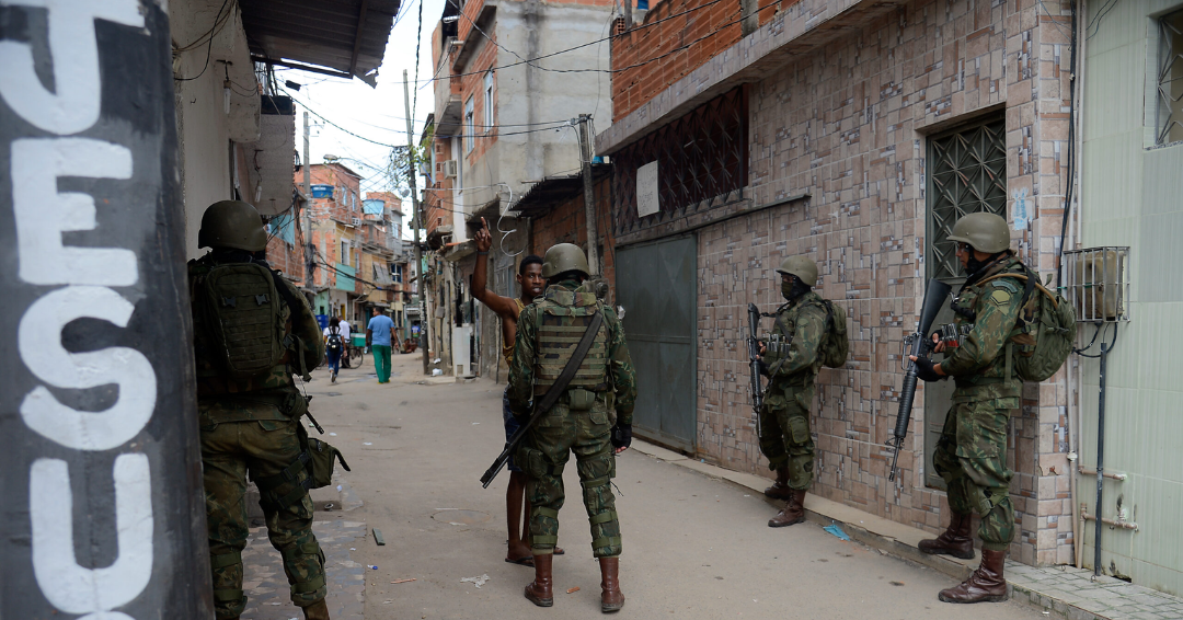 Militarização das favelas e ascensão das milícias