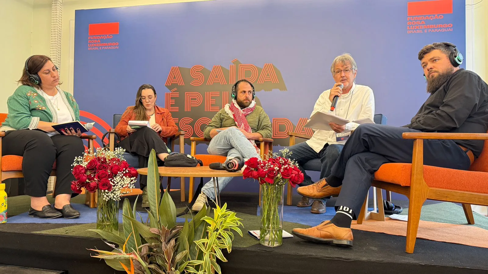 Debate discutiu papel das guerras, da indústria bélica e da extrema direita na reorganização política global | Crédito: Rodrigo Chagas/Brasil de Fato